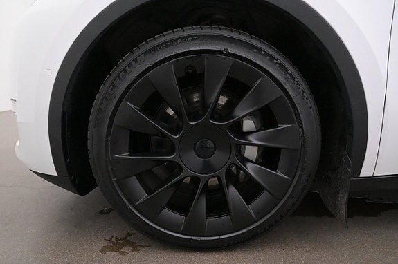 Tesla Model Y 27 of 27