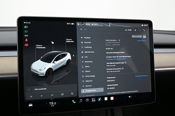 Tesla Model Y 14 of 27