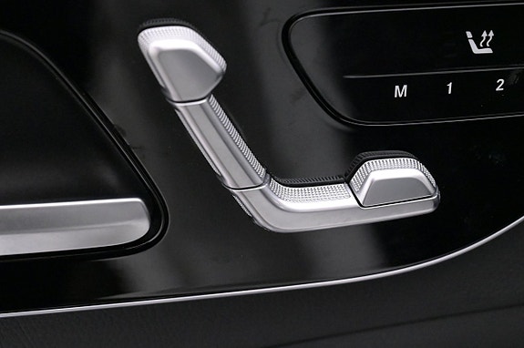 Mercedes-Benz C300 13 of 27
