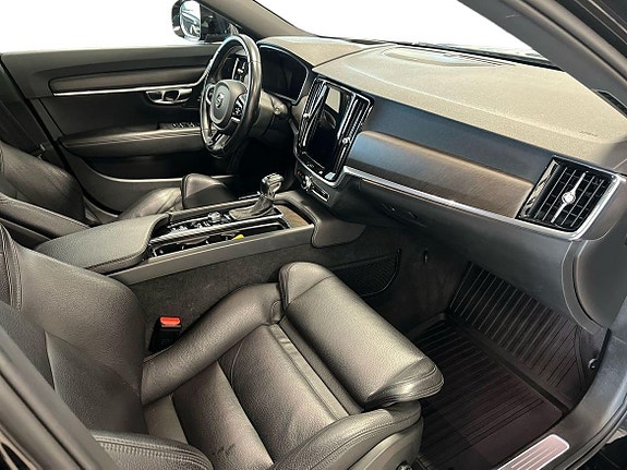 Volvo V90 Cross Country 13 of 29