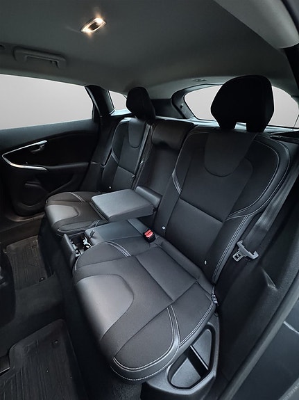 Volvo V40 18 of 24