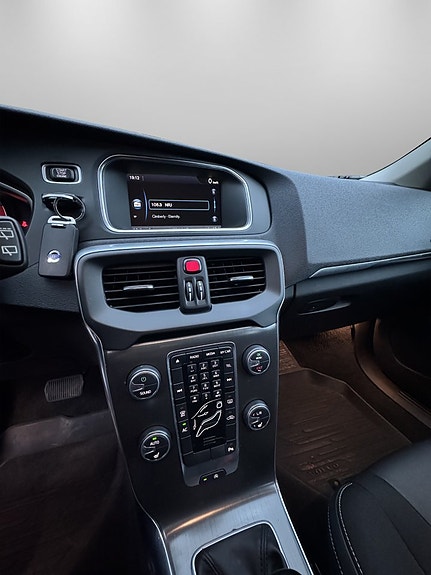 Volvo V40 14 of 24