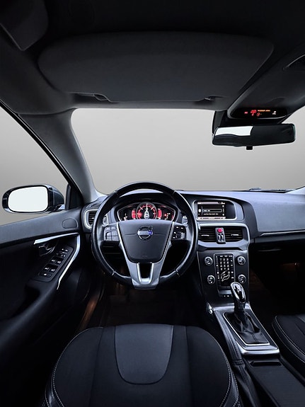 Volvo V40 13 of 24