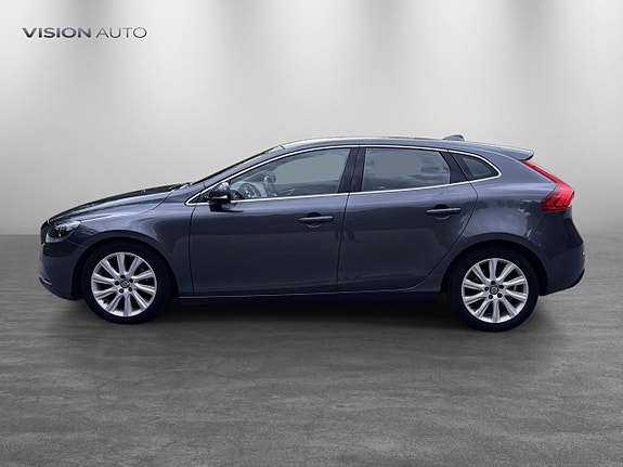 Volvo V40 8 of 24