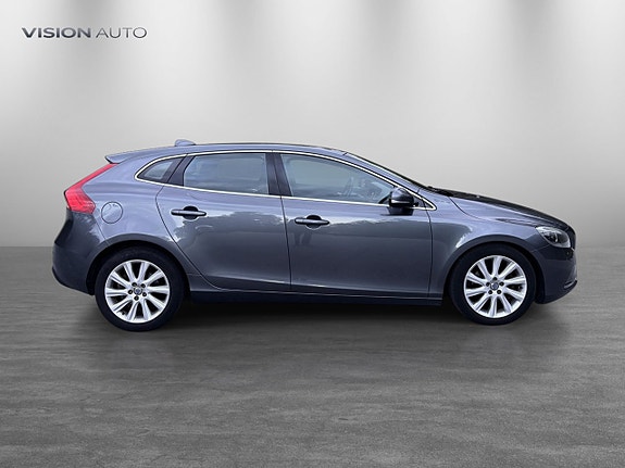 Volvo V40 4 of 24