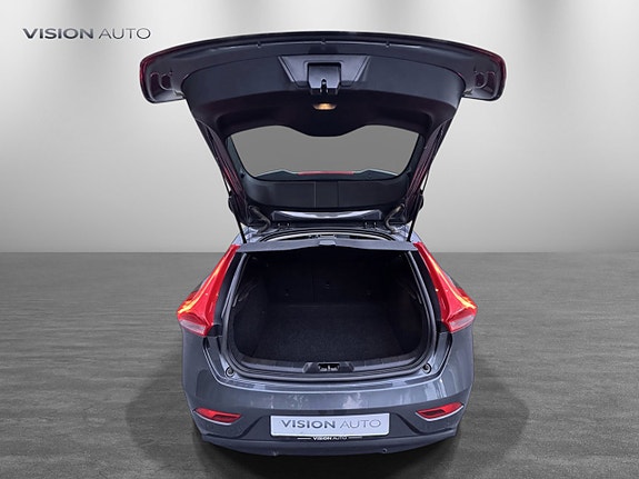 Volvo V40 24 of 24