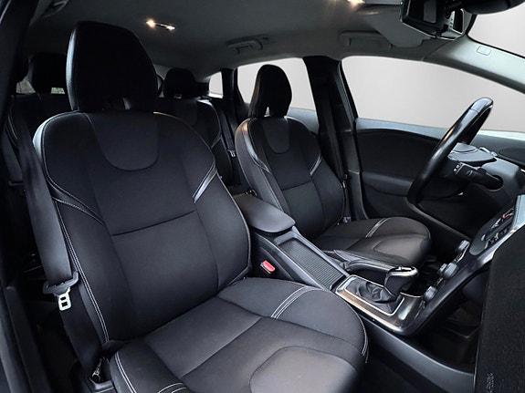 Volvo V40 16 of 24