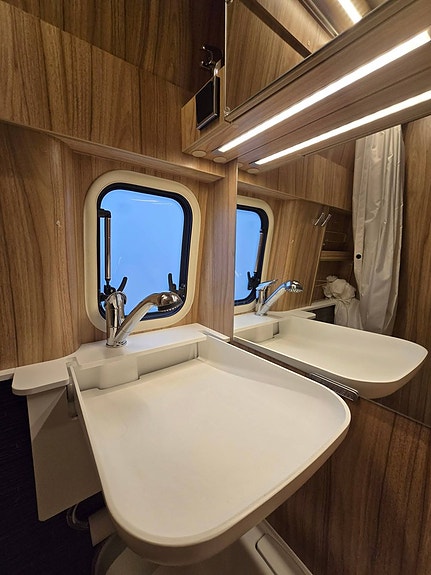 Hymer Grand Canyon S CrossOver 11 of 13