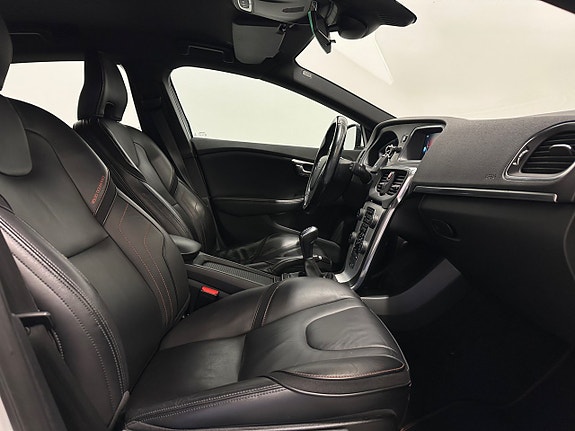 Volvo V40 12 of 26