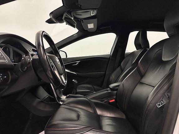 Volvo V40 16 of 26