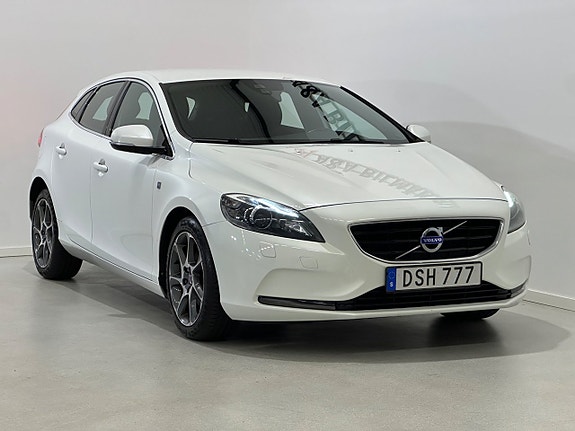 Volvo V40 2 of 26