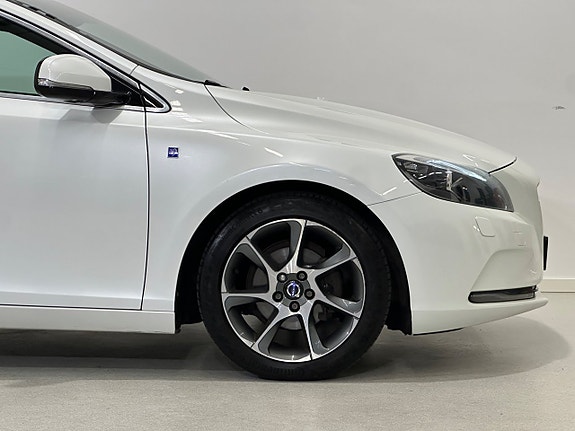 Volvo V40 4 of 26