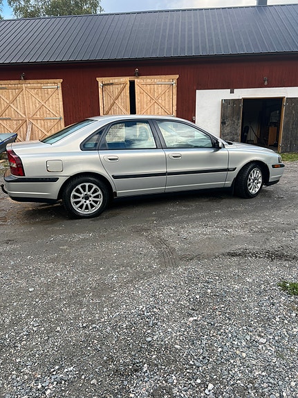 Volvo S80 2 of 10