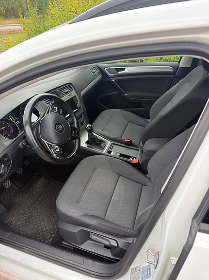 Volkswagen Golf VII 6 of 8