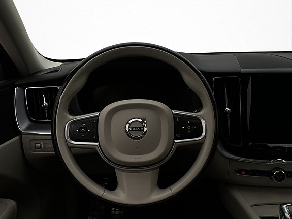Volvo XC60 12 of 30