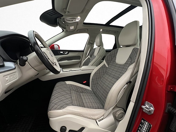 Volvo XC60 13 of 30