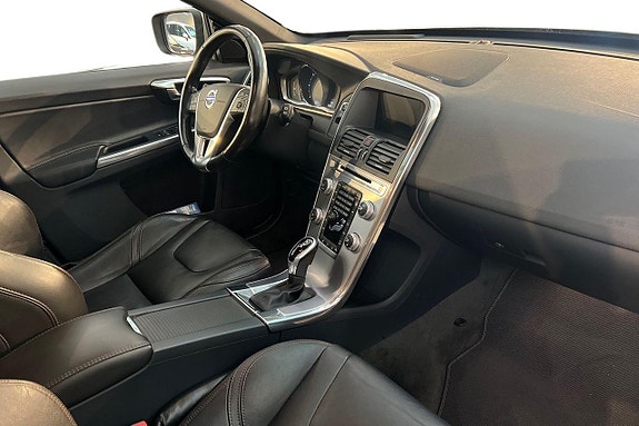 Volvo XC60 10 of 26