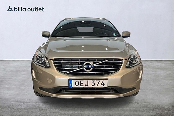 Volvo XC60 2 of 26