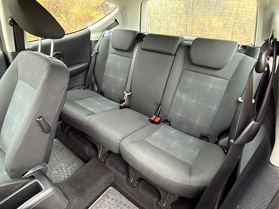 Mercedes-Benz A160 4 of 6