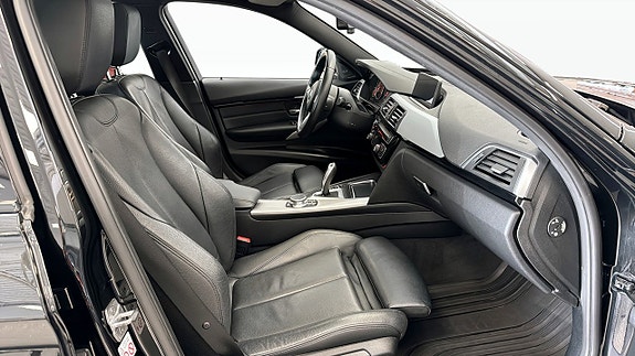 BMW 330e 3 of 14
