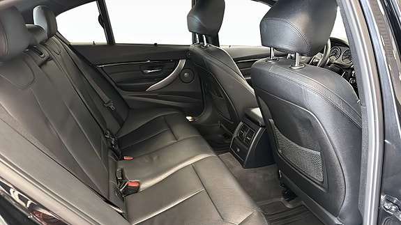 BMW 330e 5 of 14