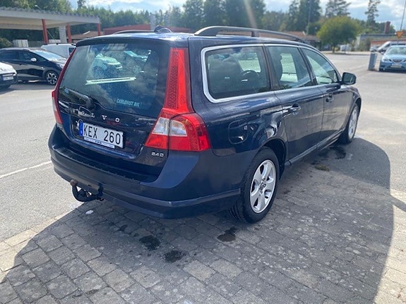 Volvo V70 3 of 7