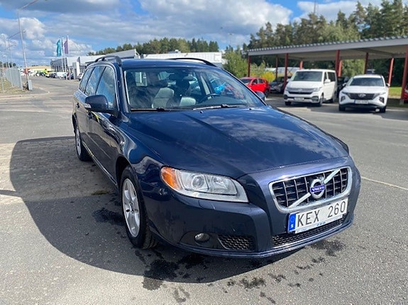 Volvo V70 2 of 7