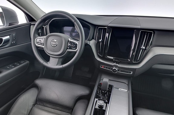 Volvo XC60 8 of 16