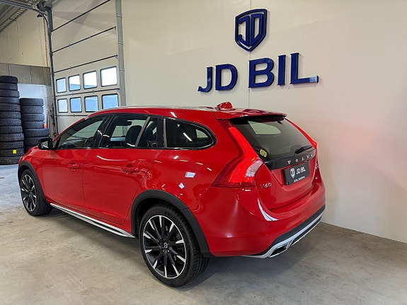 Volvo V60 Cross Country 3 of 20