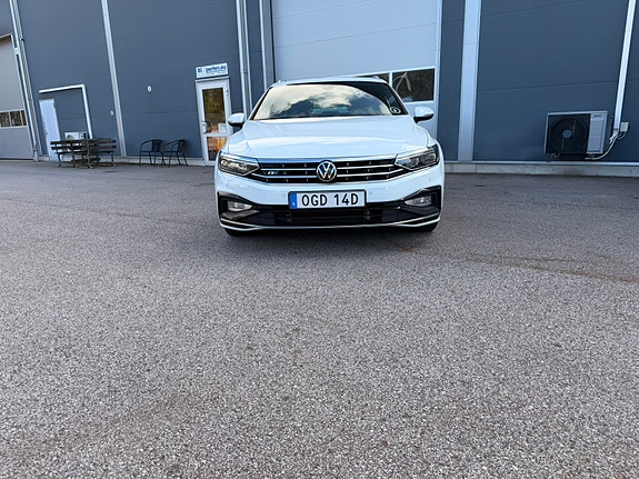 Volkswagen Passat 3 of 9
