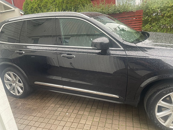 Volvo XC90 2 of 7