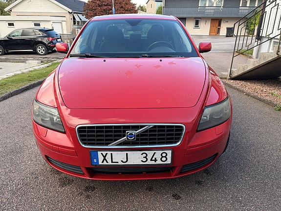 Volvo S40 2 of 15