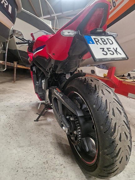 Honda CBR650R 4 of 5