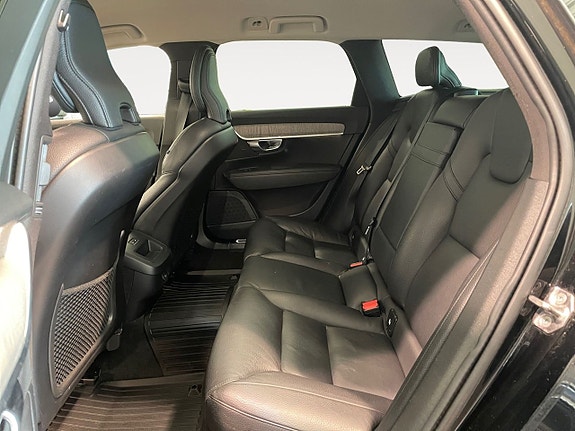 Volvo V90 Cross Country 10 of 22