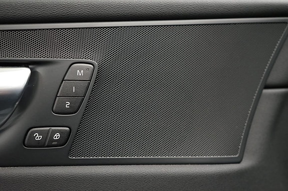 Volvo XC60 25 of 30