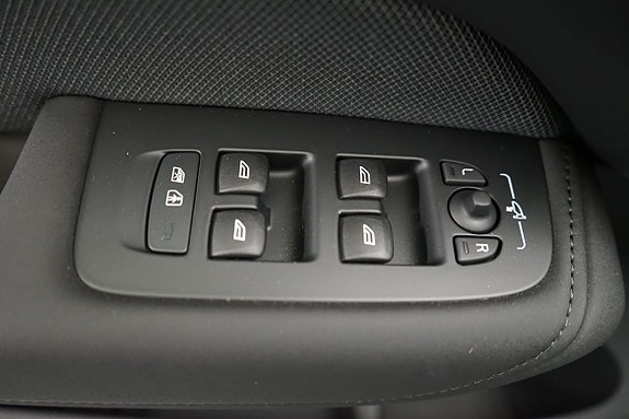 Volvo XC60 16 of 30
