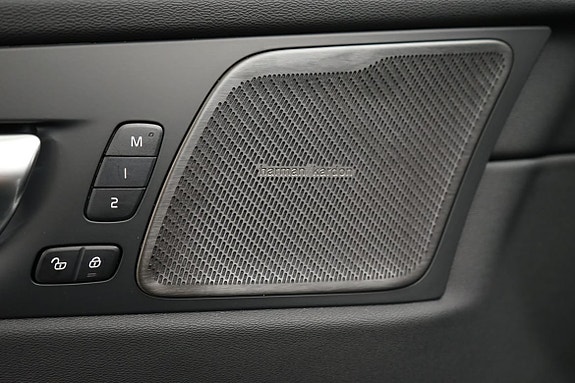 Volvo XC60 18 of 30