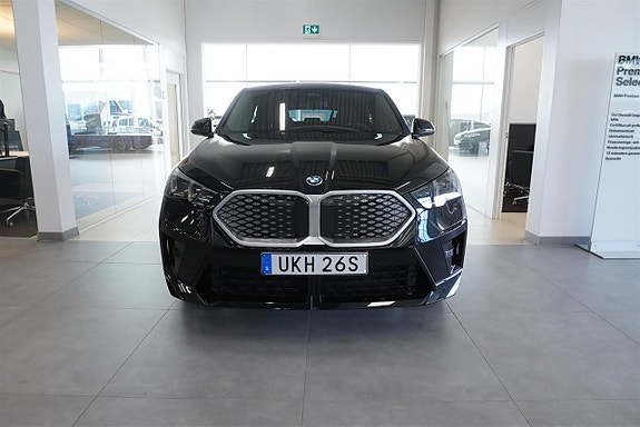BMW iX2 3 of 11