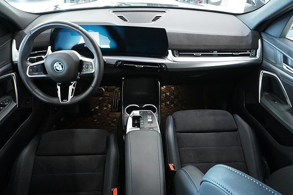 BMW iX2 8 of 11