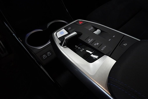 BMW iX2 10 of 11