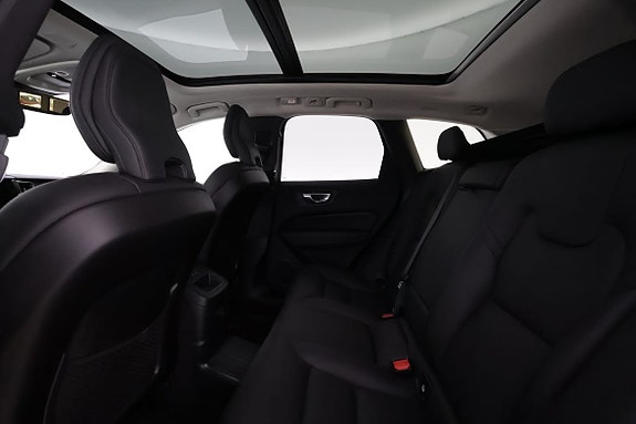 Volvo XC60 10 of 17