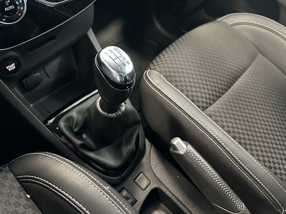 Renault Clio 12 of 14