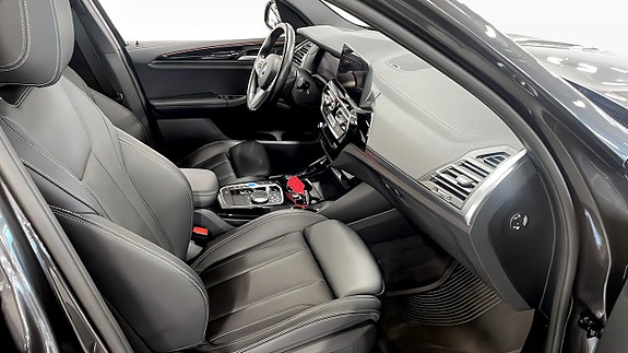 BMW iX3 3 of 9