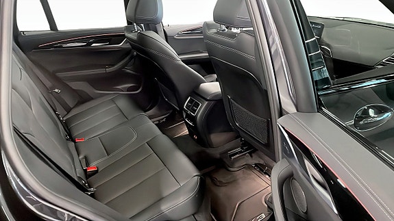 BMW iX3 5 of 9