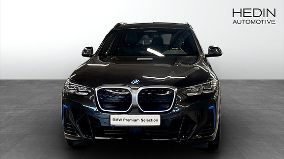 BMW iX3 8 of 9
