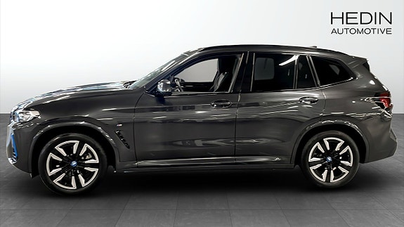 BMW iX3 6 of 9