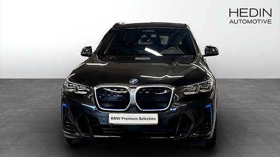 BMW iX3 8 of 9