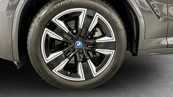 BMW iX3 9 of 9