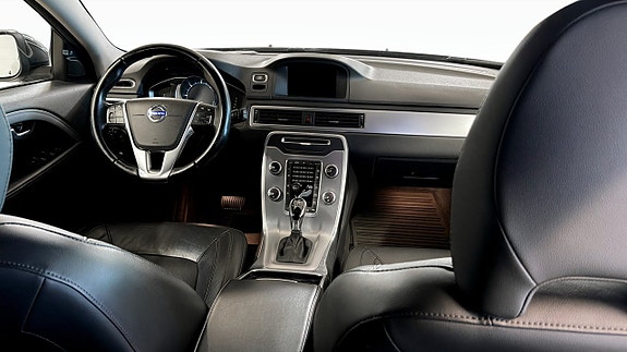 Volvo V70 4 of 21