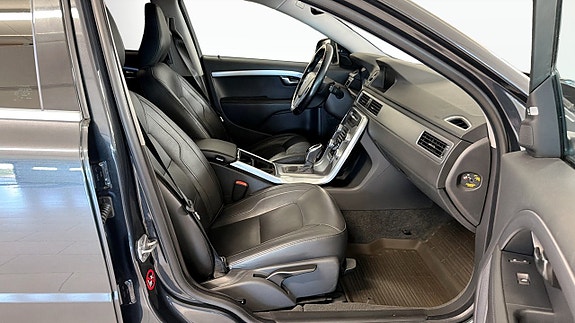 Volvo V70 3 of 21